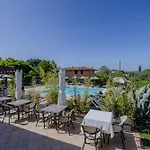 לינה וארוחת בוקר Maddalena 4*